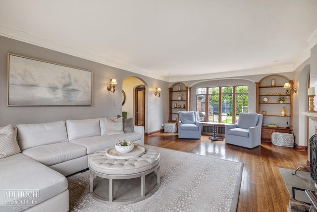 1006 Kensington Avenue, Grosse Pointe Park, MI 48230
