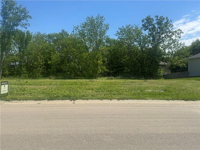 20755 Emerald Street, Spring Hill, KS 66083