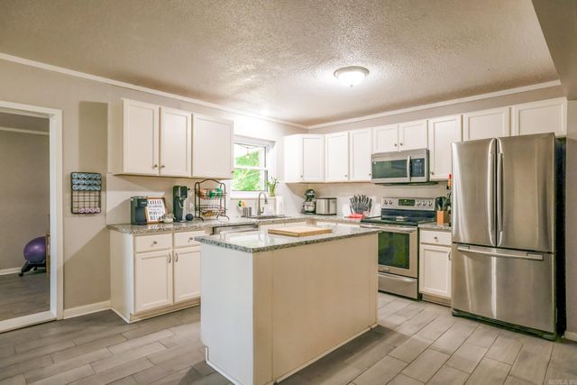 14028 Sardis Rd, Shannon Hills, AR 72103
