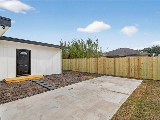 5606 Palo Blanco St, Corpus Christi, TX 78417