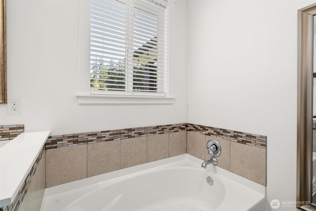 9912 138th Avenue SE, Rainier, WA 98576