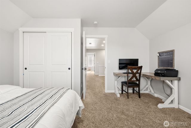 9912 138th Avenue SE, Rainier, WA 98576