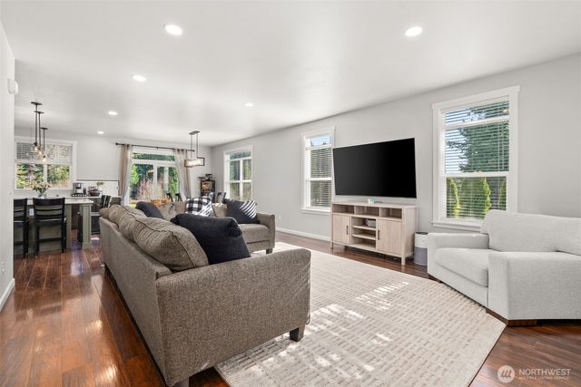 9912 138th Avenue SE, Rainier, WA 98576