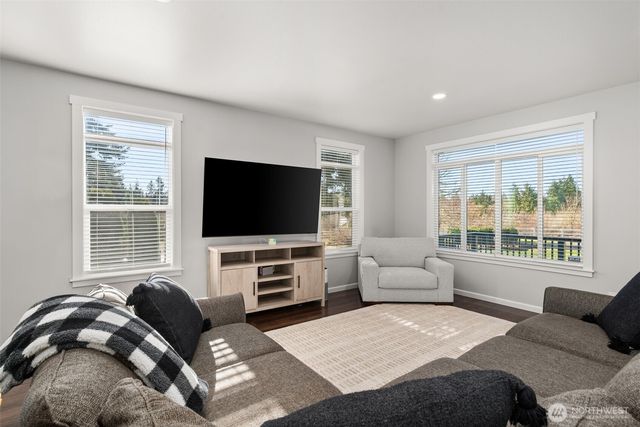 9912 138th Avenue SE, Rainier, WA 98576