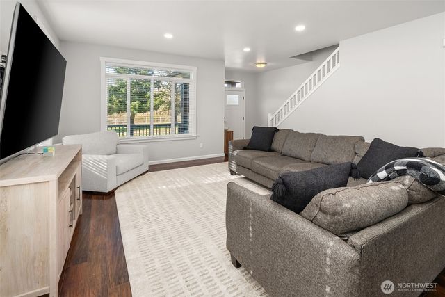 9912 138th Avenue SE, Rainier, WA 98576