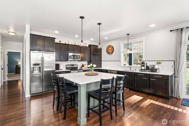 9912 138th Avenue SE, Rainier, WA 98576