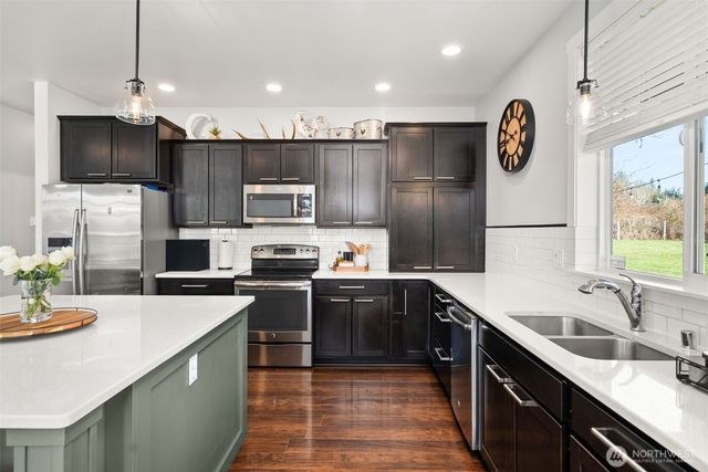 9912 138th Avenue SE, Rainier, WA 98576