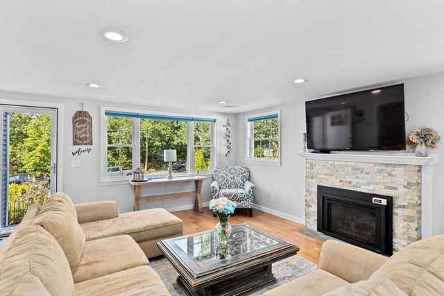 129 Chief Justice Cushing Hwy, Hingham, MA 02043