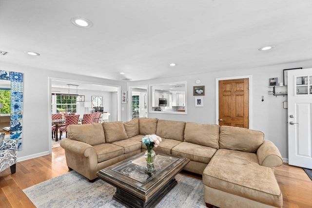 129 Chief Justice Cushing Hwy, Hingham, MA 02043