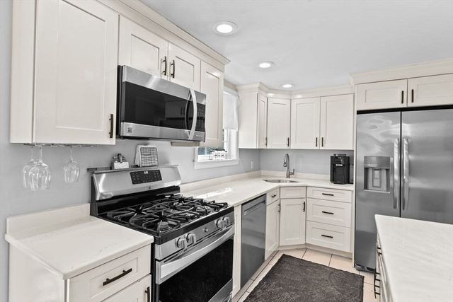 129 Chief Justice Cushing Hwy, Hingham, MA 02043