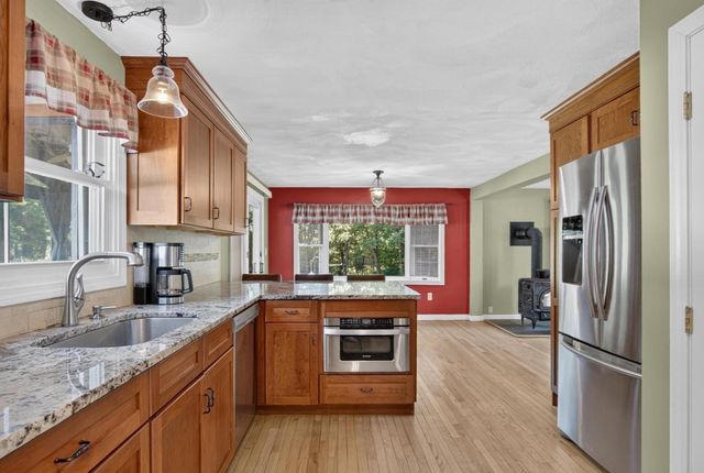 6 Paddock Lane, Dracut, MA 01826