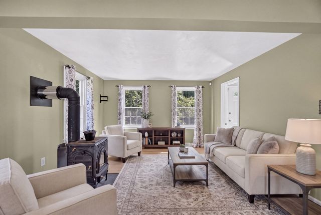 6 Paddock Lane, Dracut, MA 01826
