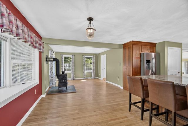 6 Paddock Lane, Dracut, MA 01826