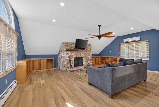 6 Paddock Lane, Dracut, MA 01826