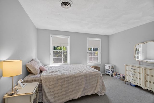 6 Paddock Lane, Dracut, MA 01826