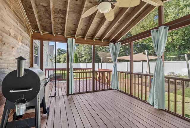6 Paddock Lane, Dracut, MA 01826