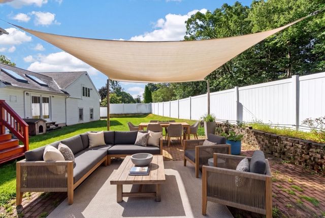 6 Paddock Lane, Dracut, MA 01826