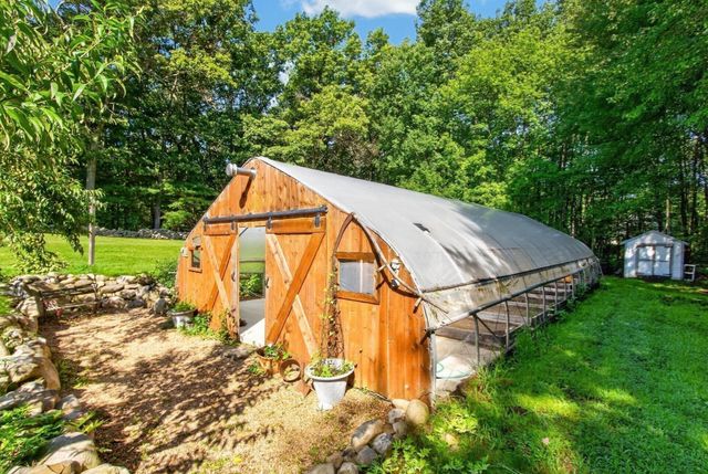 6 Paddock Lane, Dracut, MA 01826