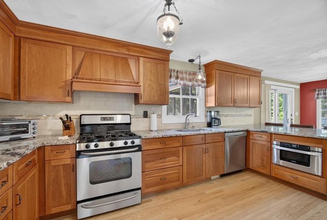 6 Paddock Lane, Dracut, MA 01826