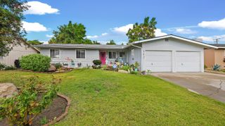 542 W Paradise Avenue, Visalia, CA 93277