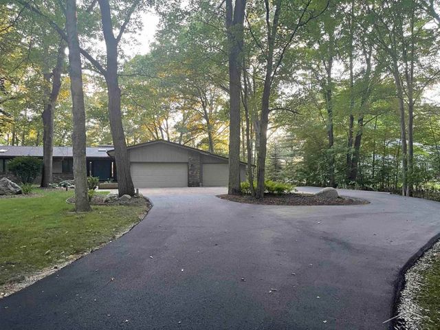 892 S Crooked Tree Lane, Midland, MI 48640