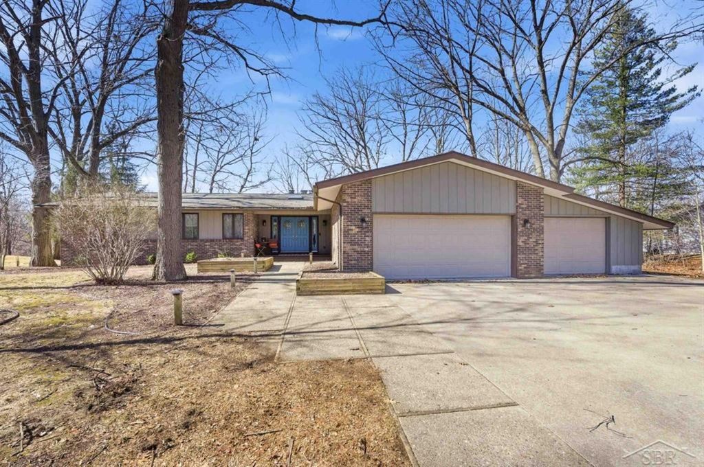 892 S Crooked Tree Lane, Midland, MI 48640