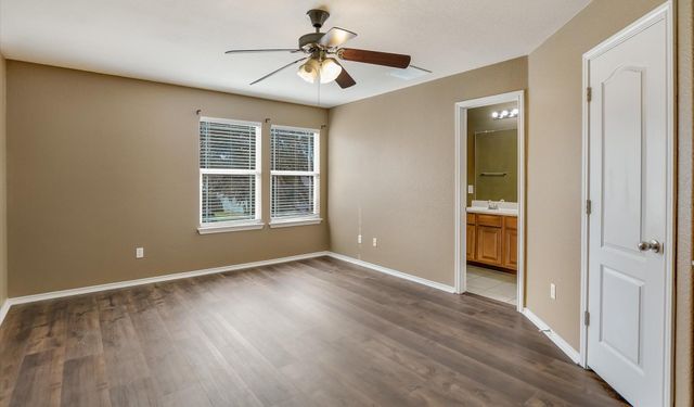 526 W Metcalfe ST, Hutto, TX 78634