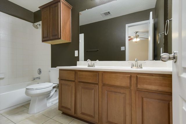 526 W Metcalfe ST, Hutto, TX 78634