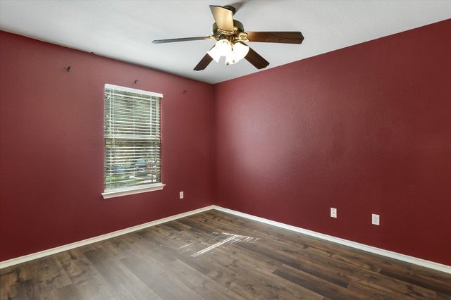 526 W Metcalfe ST, Hutto, TX 78634