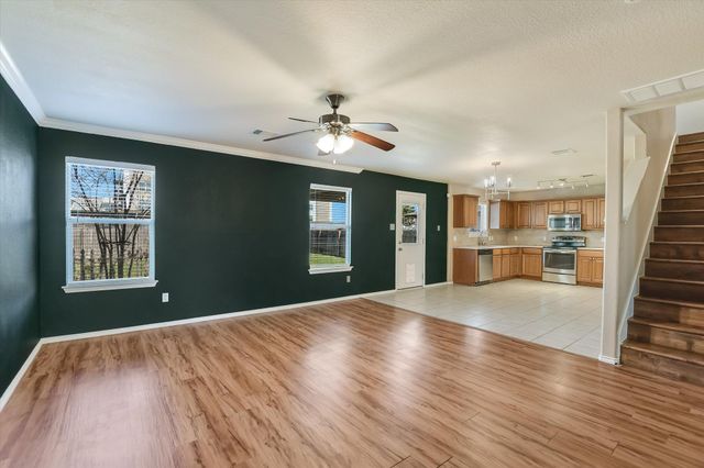526 W Metcalfe ST, Hutto, TX 78634