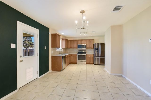 526 W Metcalfe ST, Hutto, TX 78634