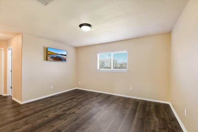 526 W Metcalfe ST, Hutto, TX 78634