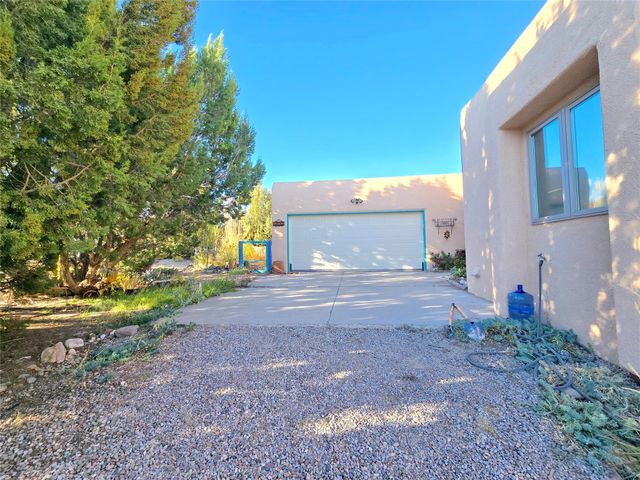 5902 Koorani Street, Cochiti Lake, NM 87083