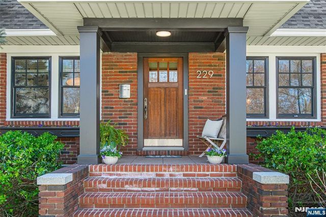 229 Watchung Avenue, Montclair, NJ 07043