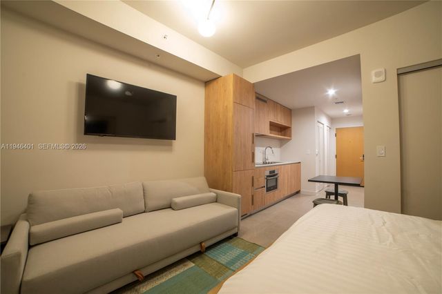 11 NE 6TH 1908, Miami, FL 33132