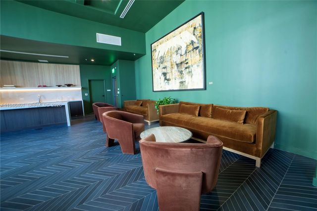 11 NE 6TH 1908, Miami, FL 33132