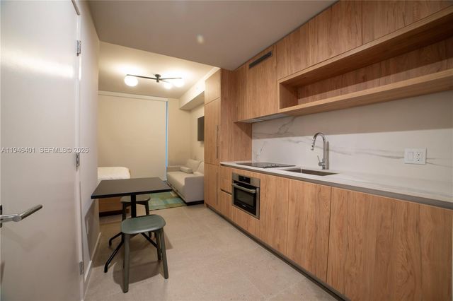 11 NE 6TH 1908, Miami, FL 33132