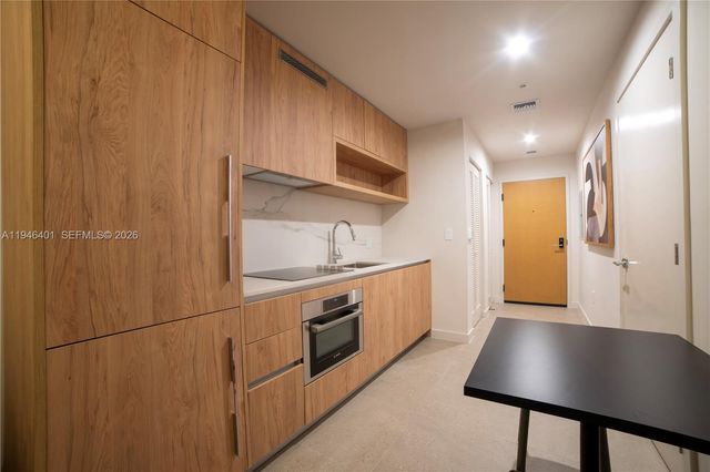 11 NE 6TH 1908, Miami, FL 33132