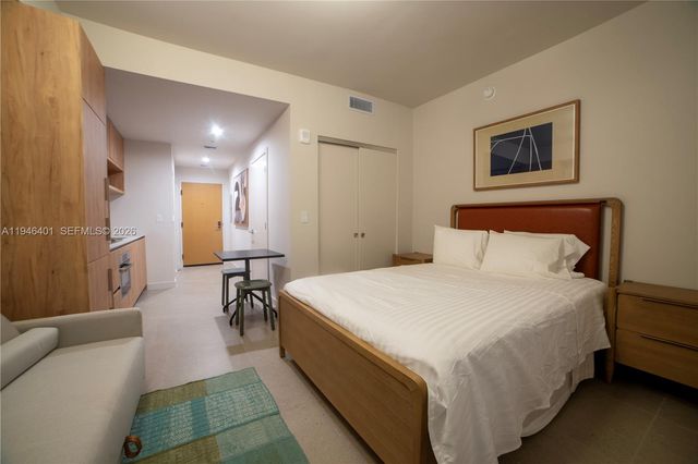 11 NE 6TH 1908, Miami, FL 33132