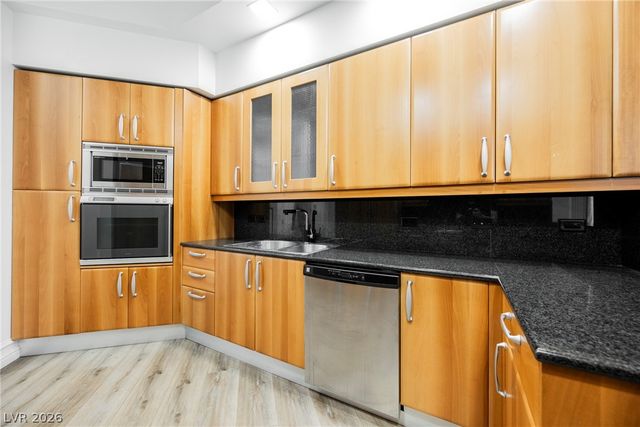 2747 Paradise Road 104, Las Vegas, NV 89109