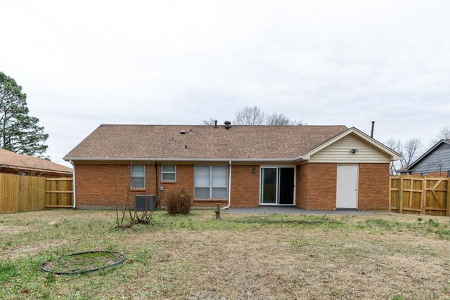 1820 W HOLMES RD, Memphis, TN 38109