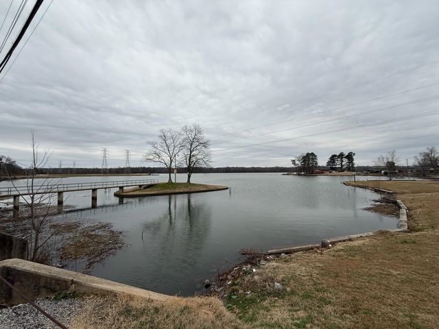 1820 W HOLMES RD, Memphis, TN 38109