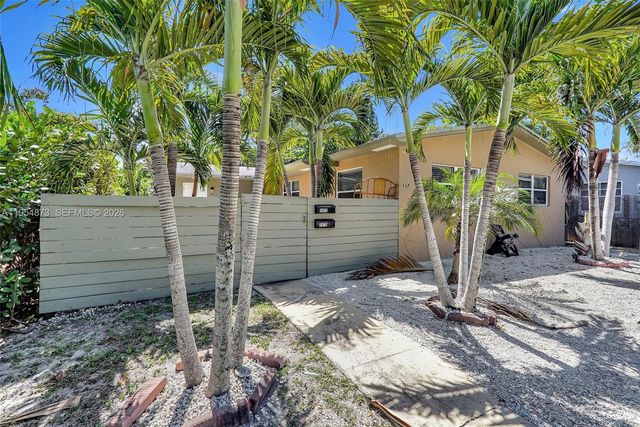 2470-2472 NE 182nd Terrace, North Miami Beach, FL 33160