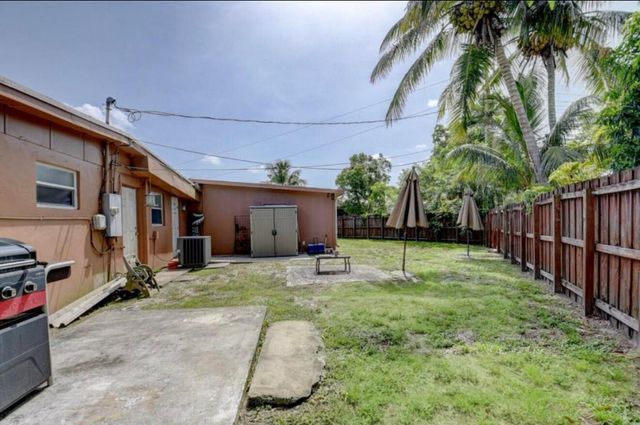 612 Hibiscus Drive, Royal Palm Beach, FL 33411