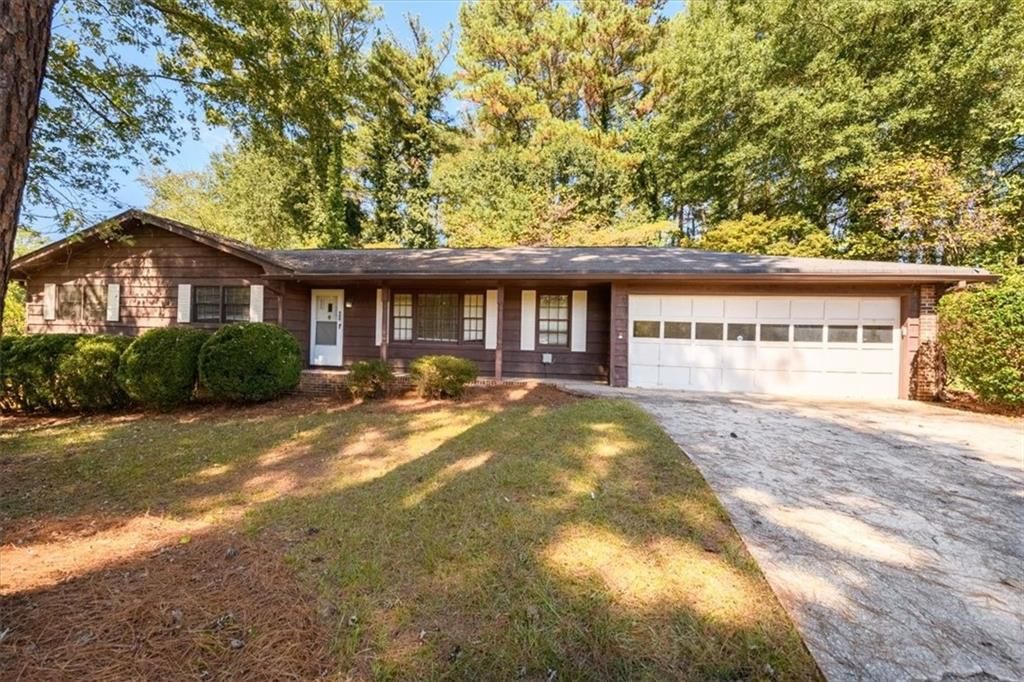 464 Paschal SW Circle, Lilburn, GA 30047