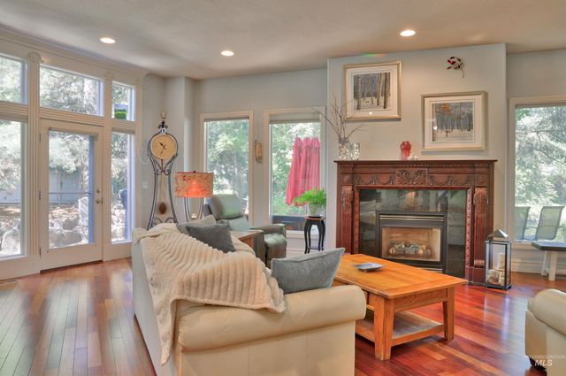 8657 W Creekrun Way, Boise, ID 83714
