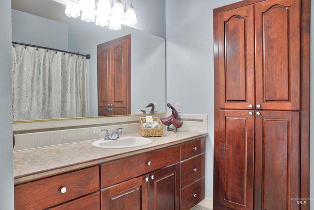 8657 W Creekrun Way, Boise, ID 83714