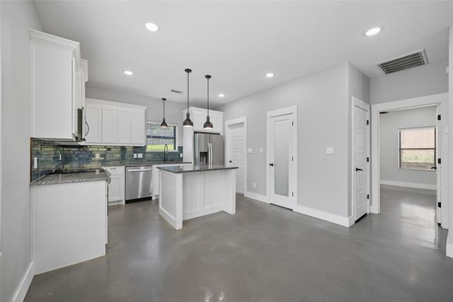 610 E Shepherd Street, Denison, TX 75021