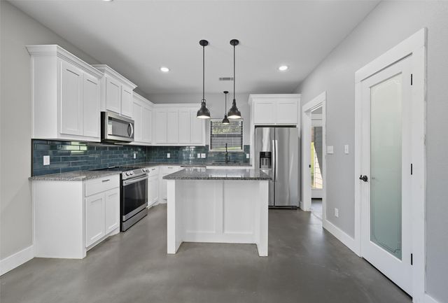 610 E Shepherd Street, Denison, TX 75021