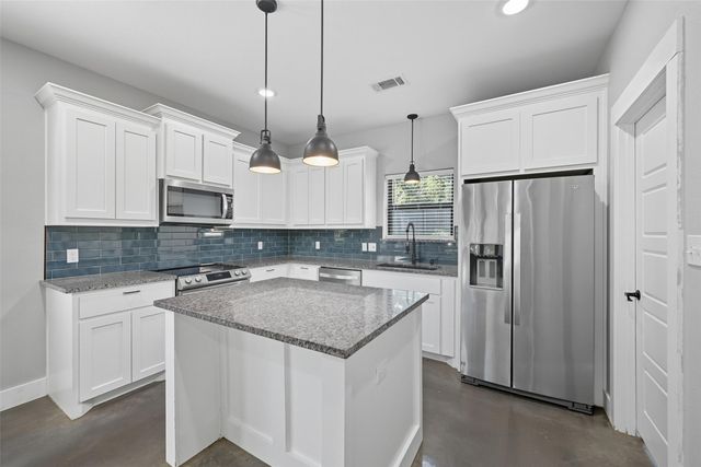 610 E Shepherd Street, Denison, TX 75021